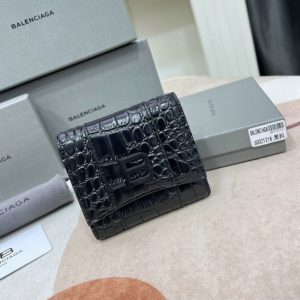 Luxurious black leather wallet featuring the Balenciaga Replica Embossed Crocodile Wallet For Men UT204 available for sale in our online website with at the lowest prices